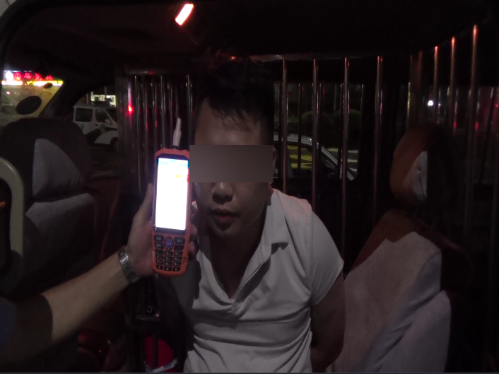 作死！醉驾司机冲卡逃逸，结果让人大呼舒服…(图13)